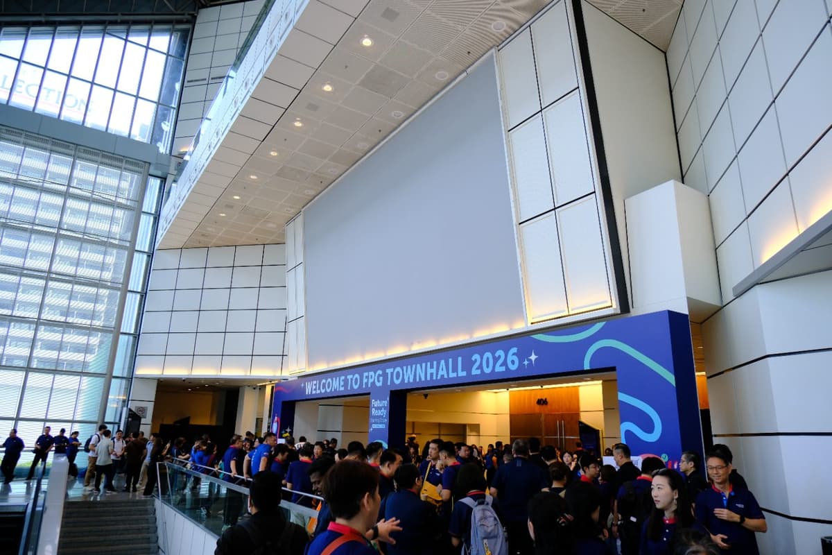 Blue banner, full hall